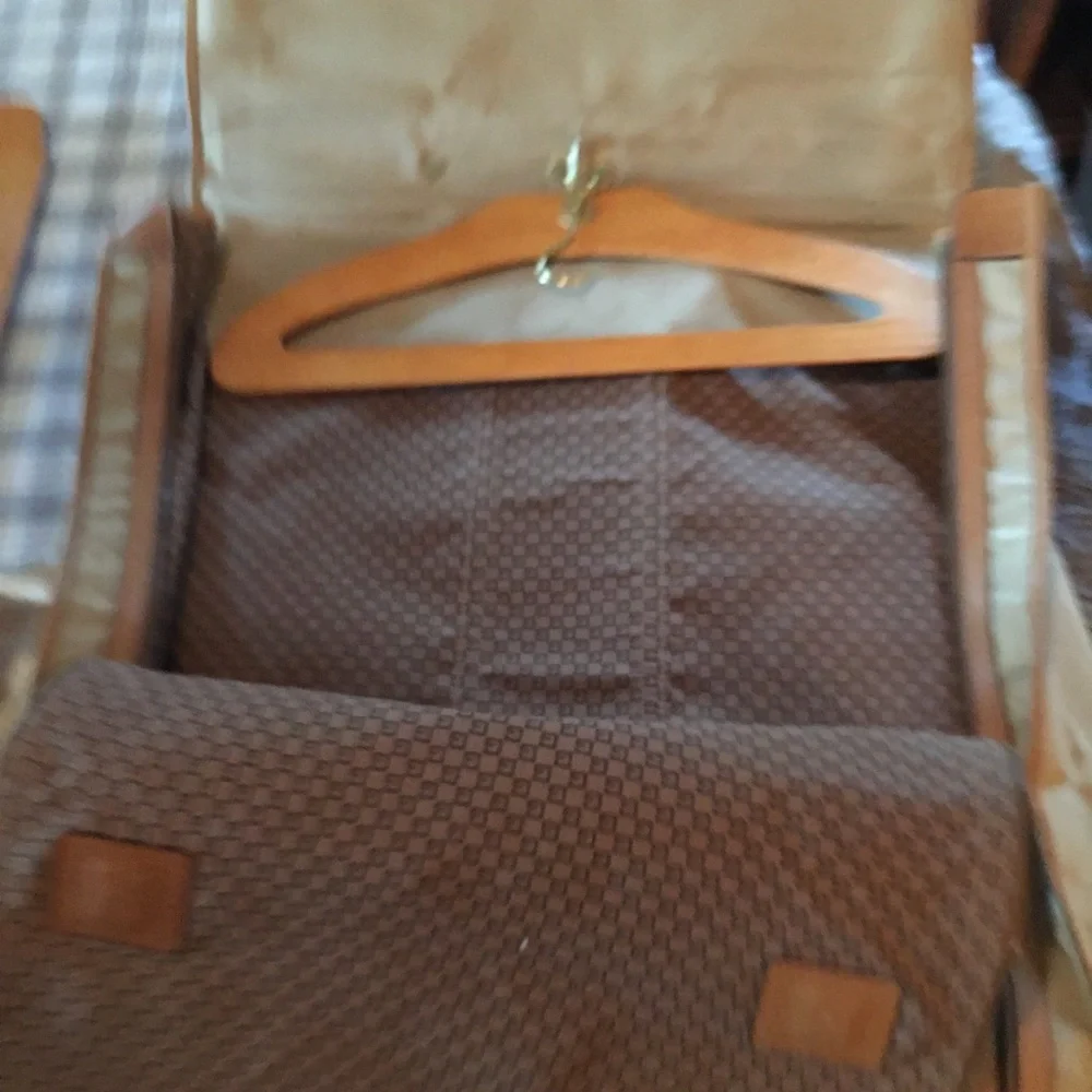 Vtg Gucci logo garnet bag